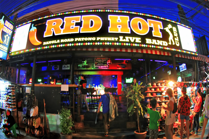Nuotrauka: Red Hot gyvos muzikos baro įėjimas